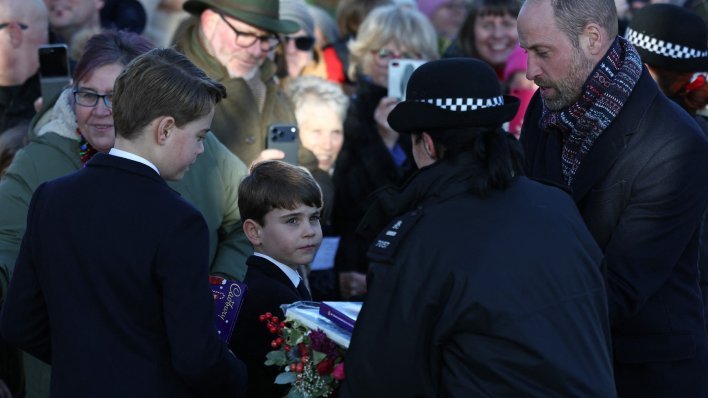 Nestašni princ opet u akciji: Louis ukrao show, pogledajte što je 'oteo' ocu iz ruku