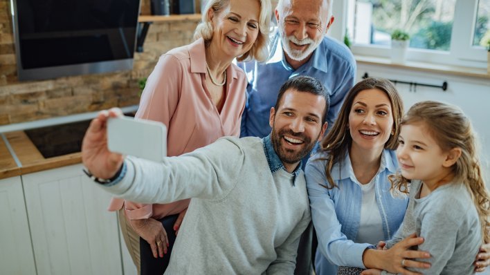 Roditelji doista imaju miljenike: Evo zašto osjećaj da nisi omiljeno dijete boli i u odrasloj dobi