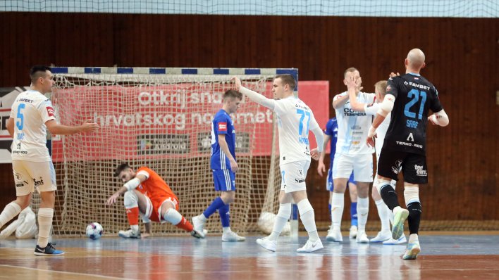 Rijeka pred punim tribinama u golijadi svladala Futsal Dinamo
