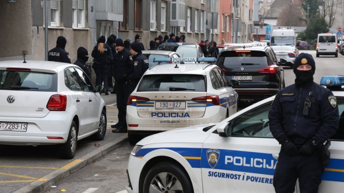 Keleminec i desničari došli pred Tomaševićev stan puštati Thompsona. Sve je puno policije