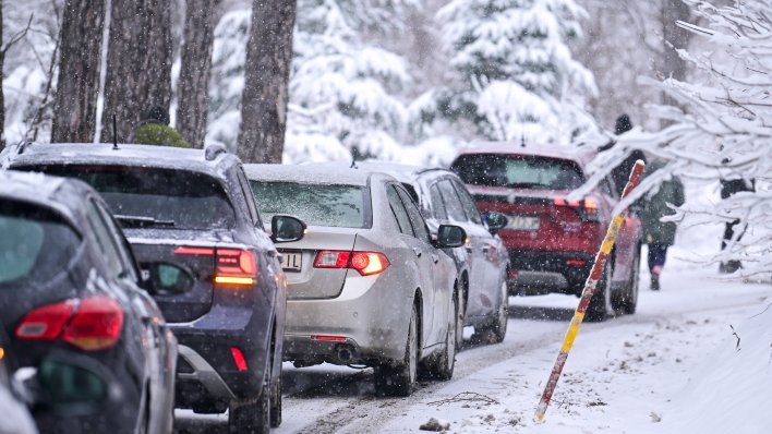 Zatvorena Sljemenska cesta, na terenu sve ekipe zimske službe. Kaos diljem Hrvatske