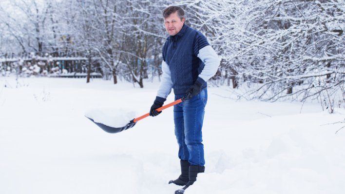Jeste li prestari za čišćenje snijega? Ovo su skriveni rizici za srce
