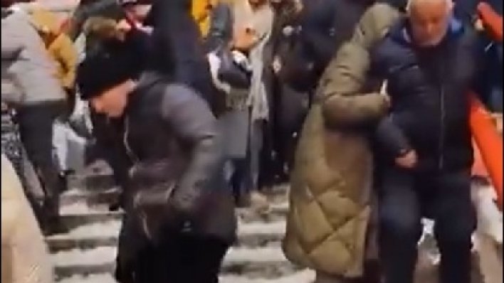 Skandal u Beogradu; navijači spašavali 'živu glavu', a odgovorni prebacili krivicu na njih