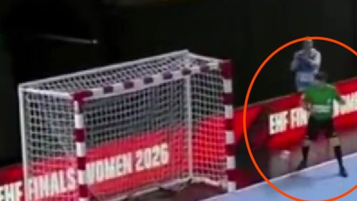 Pogledajte nevjerojatan trenutak: Rukometna sutkinja zabila gol za bod u posljednjoj sekundi