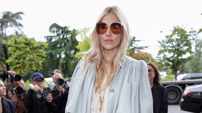 Ništa ne pristaje tako dobro na traperice kao bijele bluze, a Zara ih prodaje za manje od 19 eura