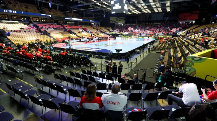 Danci u čudu zbog Hrvata na tribinama: 'Što se ovo događa?'