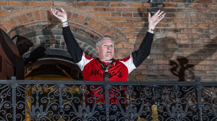 Car rukometa: Tko je taj zalizani tip sa žvakom u ustima koji stalno urla na igrače