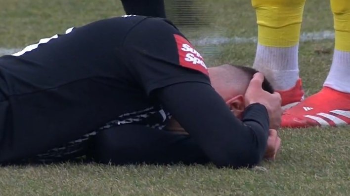 Umalo nokaut! Pogledajte kako je golman Istre šakom u glavu pogodio igrača Vukovara i skrivio penal