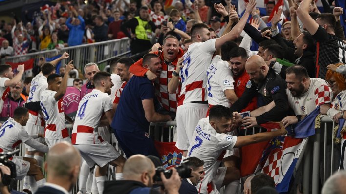 Pogledajte ludo slavlje nakon bronce! Igrači uletjeli na tribinu, Stožicama se ori hrvatska pjesma