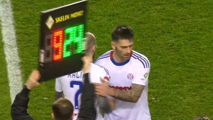 Nezadovoljni Livaja lupao po klupi, nakon utakmice nije otišao pozdraviti navijače