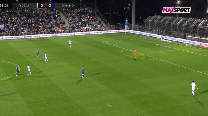 Pogledajte što je golman Rijeke radio s loptom 50 sekundi protiv Dinama
