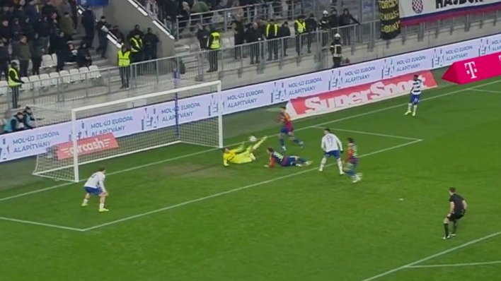 Pogledajte kako je vratar Hajduka sjajnom obranom spasio Splićane