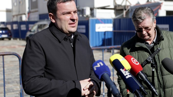 Hrebak prijeti penalima izvođaču gradnje nove škole: Ljudi im rade na moru umjesto na školi