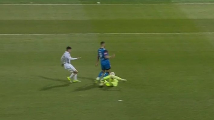 Pogledajte kako je dosuđen penal protiv Hajduka, a onda se javio VAR...