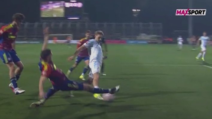 Kolarić dosudio penal za Rijeku, a onda se javio VAR: Pogledajte što se dogodilo