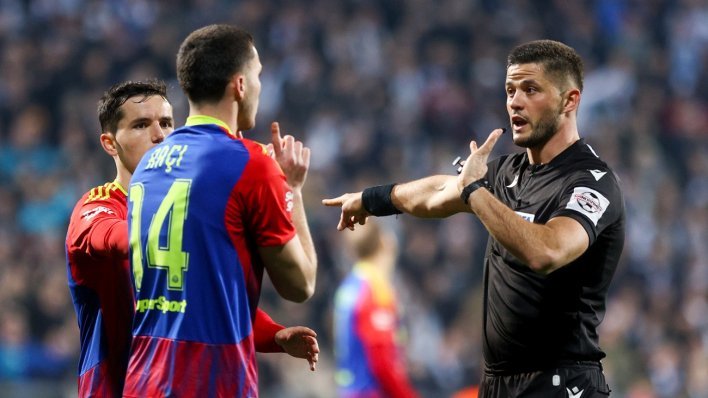 Pogledajte jednu od najbizarnijih situacija ove sezone: Hajduk je tražio penal, a onda šok