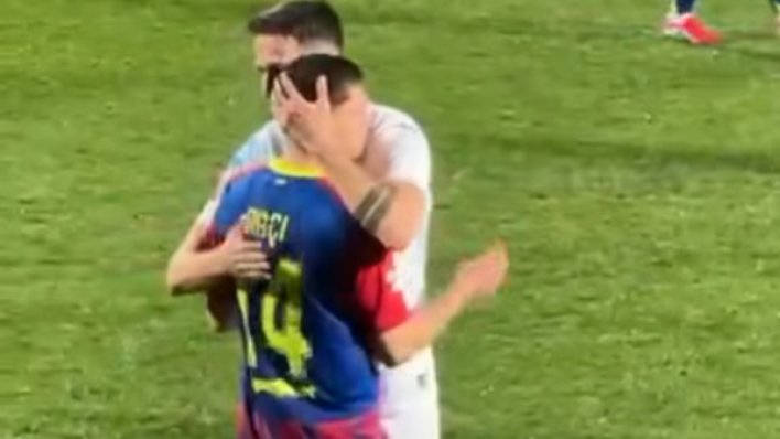 Ovo niste vidjeli u prijenosu. Hajdukov tragičar u suzama, Radeljić ga tješi