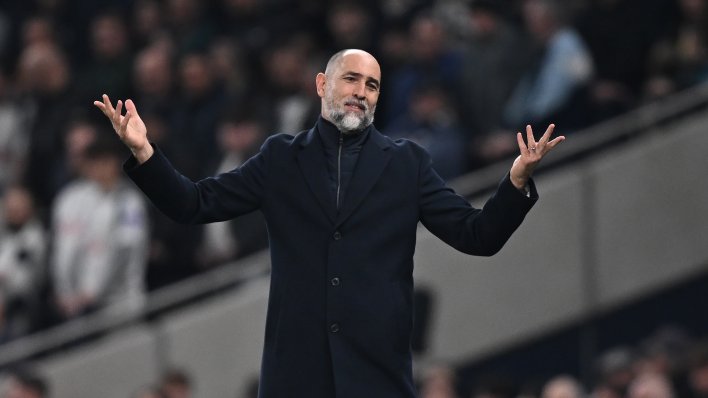 Navijači Spursa 'pokopali' Tudora već na poluvremenu. 'Najgori trener kojeg sam ikad vidio', 'Tko je ovog doveo?'