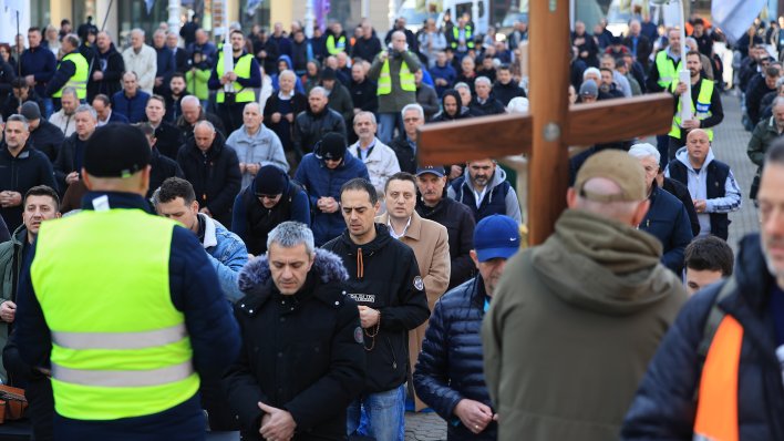 STIGLI I PROSVJEDNICI