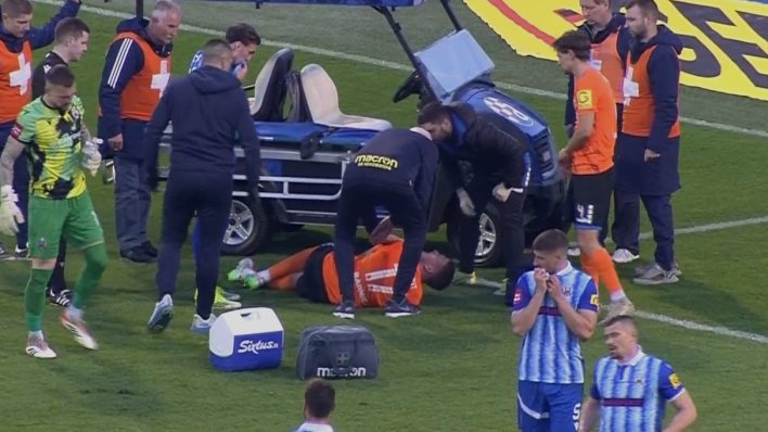 Užasne scene na Maksimiru! Pogledajte groznu ozljedu igrača Varaždina, završio je u hitnoj pomoći