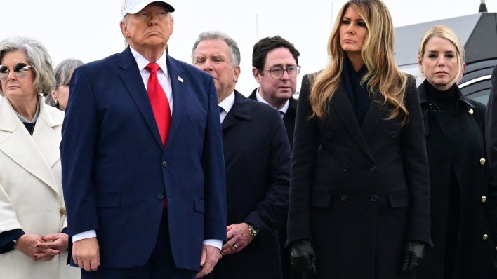 Trump na kratkoj ceremoniji povratka posmrtnih ostatka šestorice američkih vojnika