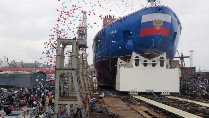 Moskva tiho razvija projekt na Arktiku: Naručen brod za debeli led