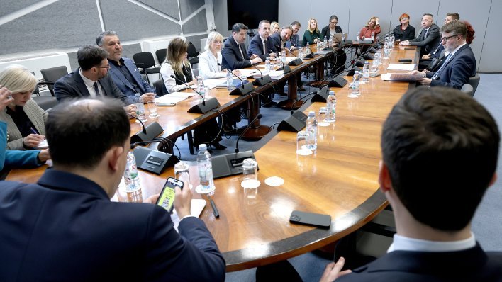 Oporba: HDZ vrši udar na Ustav, HDZ: Upravo vi to radite