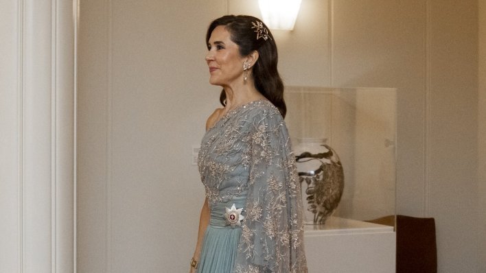 Kraljica Mary pokazala kako se krši protokol sa stilom: Sve oči bile su uprte u njezinu kosu