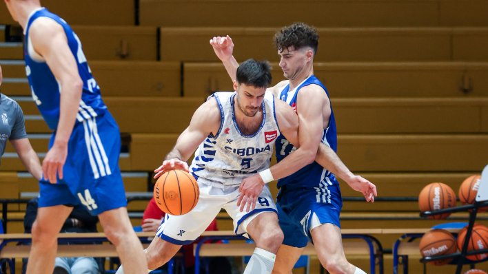Zadar se namučio s autsajderom, Cibona razbila Dinamo