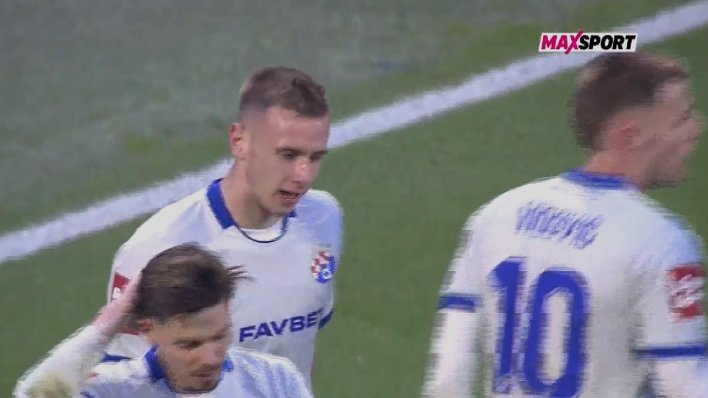 Opet je Mišić pokretač akcije za gol, a pogledajte kako se Stojković sjajno snašao