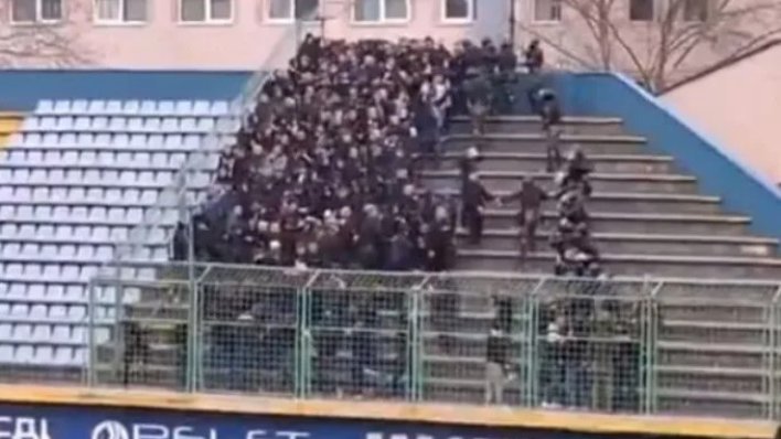 Skandal u BiH! Policija brutalno mlatila Željine navijače zbog transparenta u čast reintegracije Grbavice