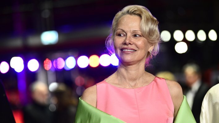 Pamela Anderson opet bez trunke šminke, a obožavatelji komentiraju samo jedno