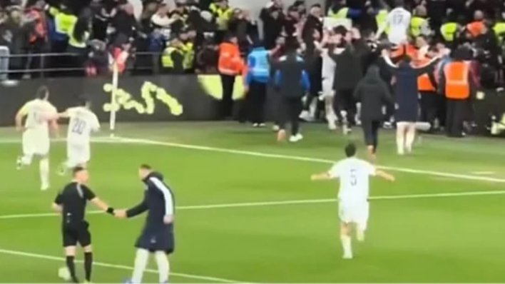 Ovo niste vidjeli u prijenosu: Dok su svi slavili, evo što je napravio Džeko