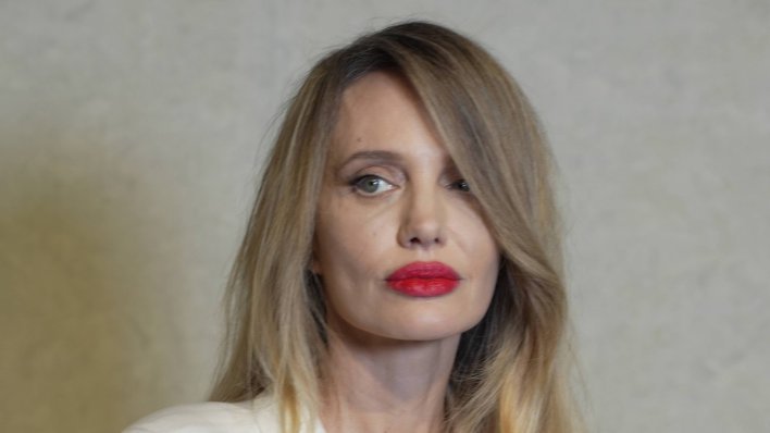 Izgleda drugačije: Angelina Jolie zbunila izgledom, mnogi sumnjaju na dvojnicu