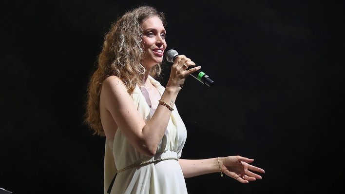 Hana Huljić Grašo zamijenila prepoznatljive kovrče za ravnu kosu i ponovno oduševila