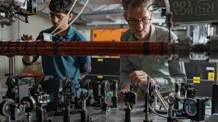 Znanstvenici prvi put promatrali parove atoma na dva različita mjesta