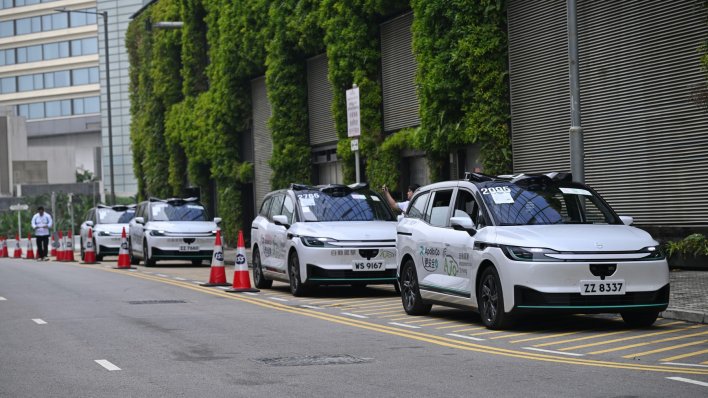 Zbog kvara na sustavu kineski robotaksiji stali nasred prometnica