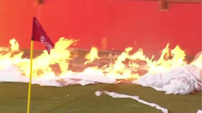 Mostarski derbi prekinut zbog požara: Štimac i igrači gledali u nevjerici