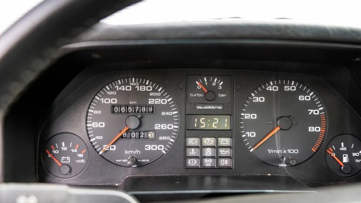 Zašto brzinomjeri u automobilima imaju označene brzine koje auto nikad neće postići?