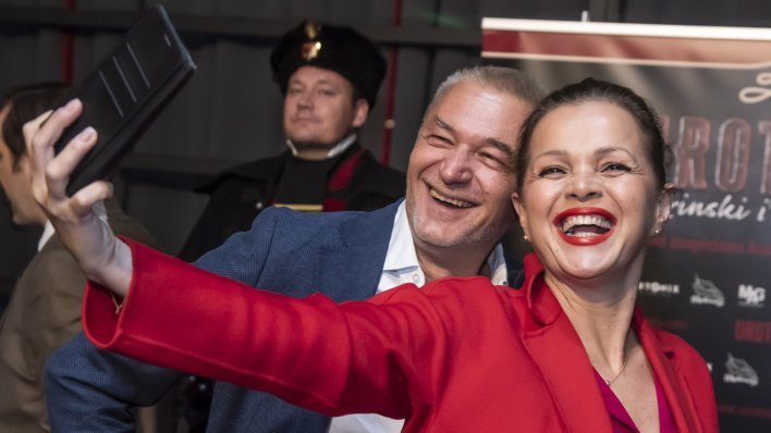 Ma tko bi joj dao 52? Sandra Bagarić nasmijala sve tortom koja 'prkosi godinama'