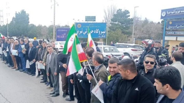 Dramatične snimke iz Irana: Stotine ljudi formirale 'živi lanac' na mostovima i oko elektrana