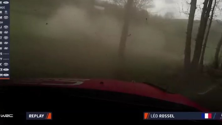 Pogledajte strašne scene s WRC-a: Francuz za milimetar izbjegao sudar sa stablom