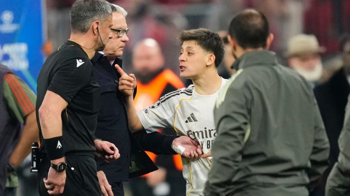 Slovenac svirao kraj, a onda je nastao potpuni kaos: Realovi igrači ga napali, pao i crveni