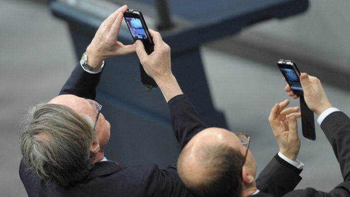 EU 'pokazuje zube': Vlade polako izbacuju WhatsApp i Signal iz službene komunikacije