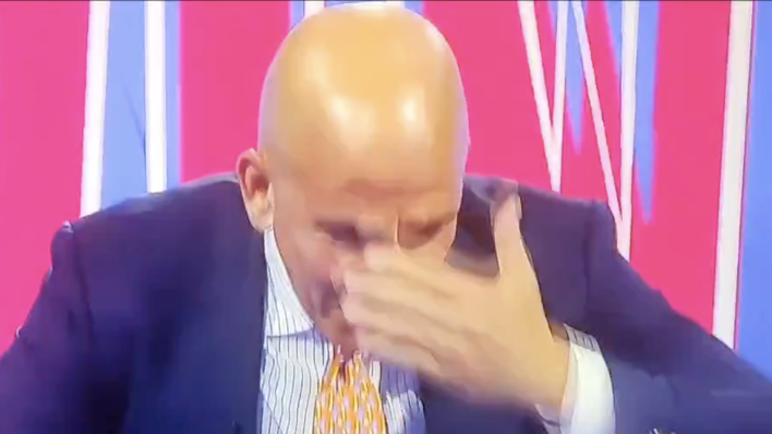 Neviđene scene: Kontroverzna legenda u studiju iz očaja udarala glavom u stol. Potekla mu je krv...