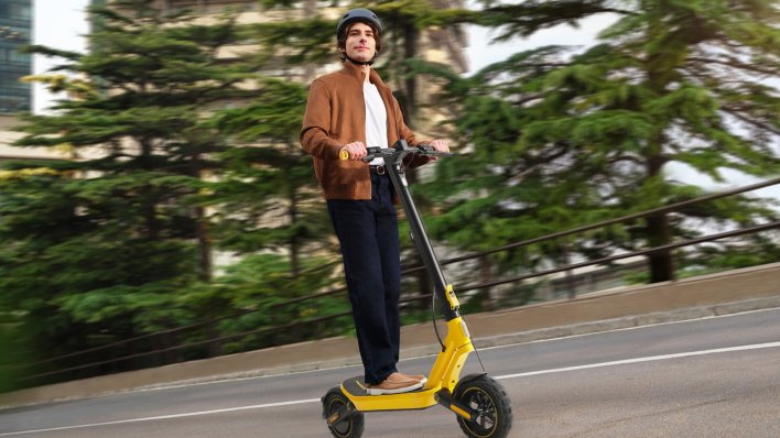 Xiaomi predstavlja savršeni dvojac za brzi tempo i besprijekornu mobilnost: Xiaomi električni skuter 6 Ultra i Xiaomi Watch 5