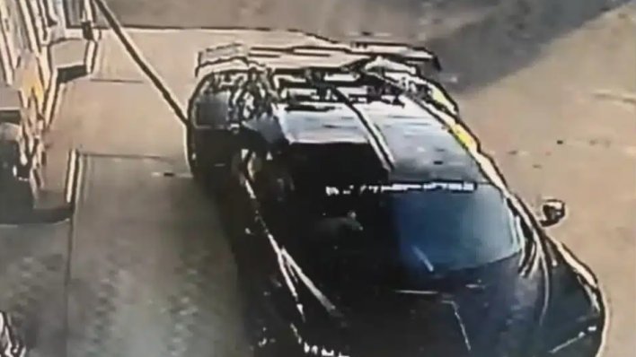 Vozač Bugattija od 3,6 milijuna dolara napravio nevjerojatnu grešku: Pogledajte što se dogodilo