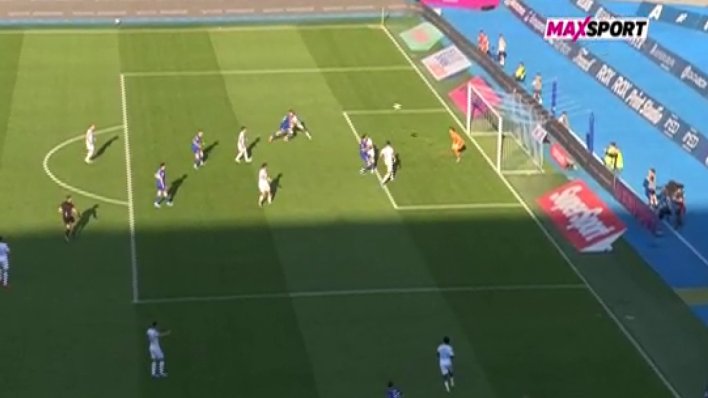 Sudac najprije nije sudio ništa, a onda dao penal Dinamu i isključio igrača Rijeke: Pogledajte kaotične scene