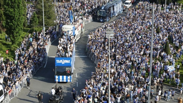 Pogledajte kako je više od 100.000 navijača dočekalo dvojac Vatrenih koji su osvojili Kup kralja