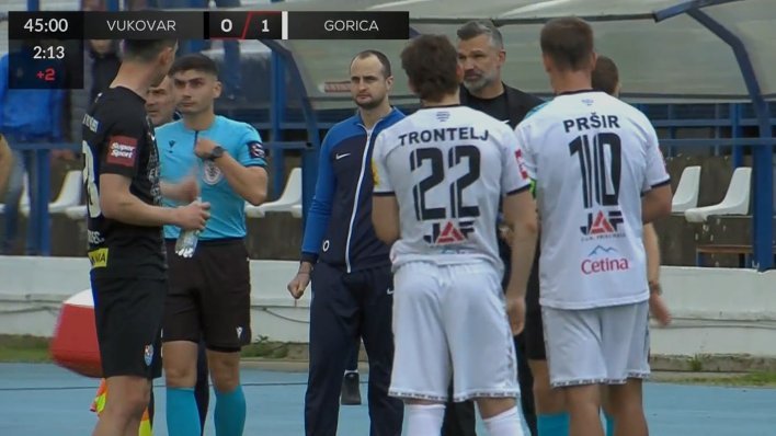 Pogledajte još jednu maratonsku VAR provjeru za penal u SHNL-u. Sudac je prvo dosudio faul u napadu...